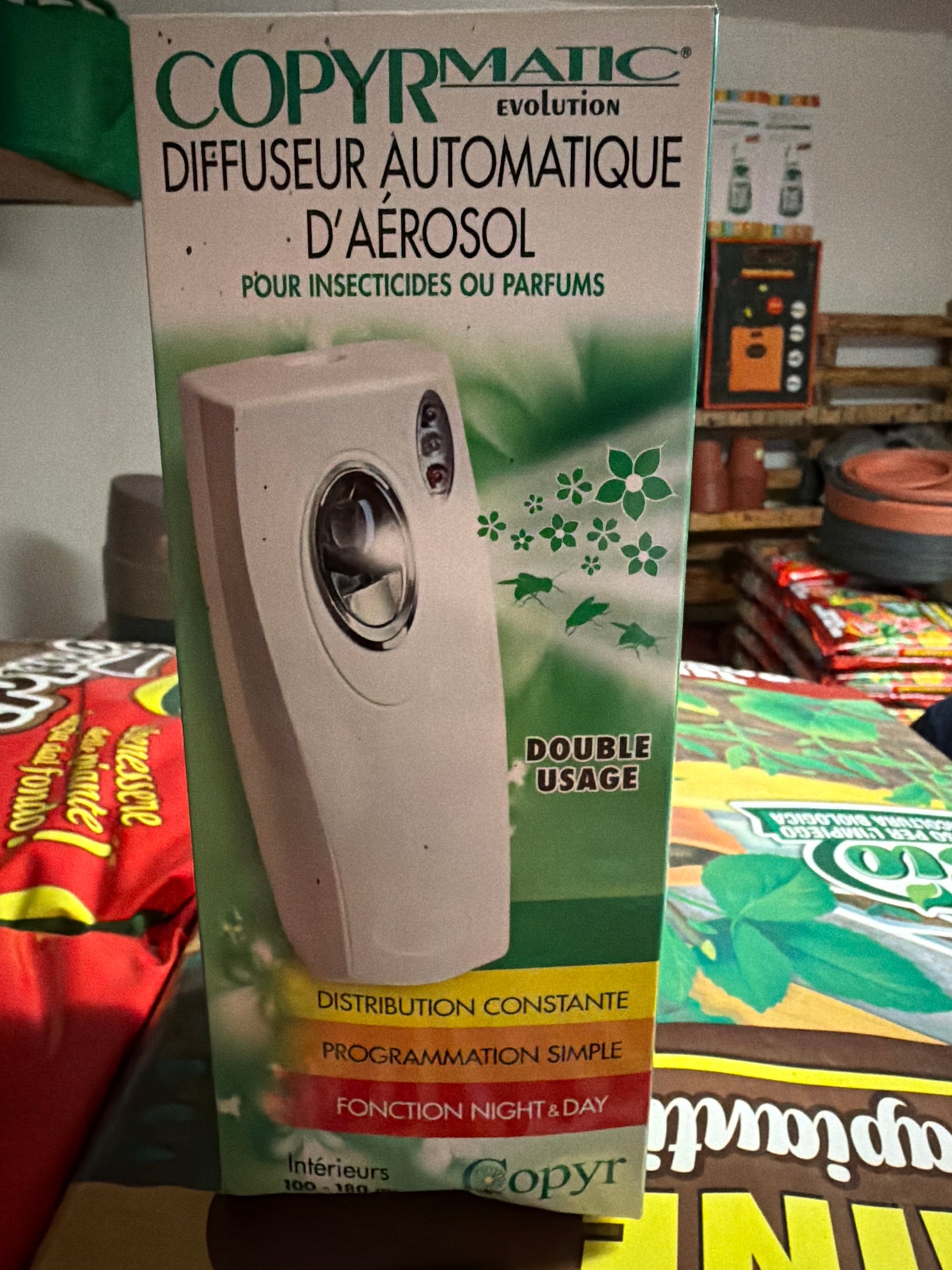 Erogatore automatico per insetticidi